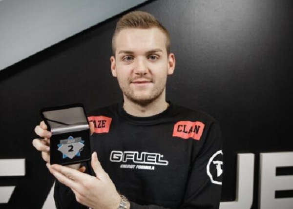 LPL四强焦点战来袭，卡萨苦练挖掘机，小天训练方式独树一帜