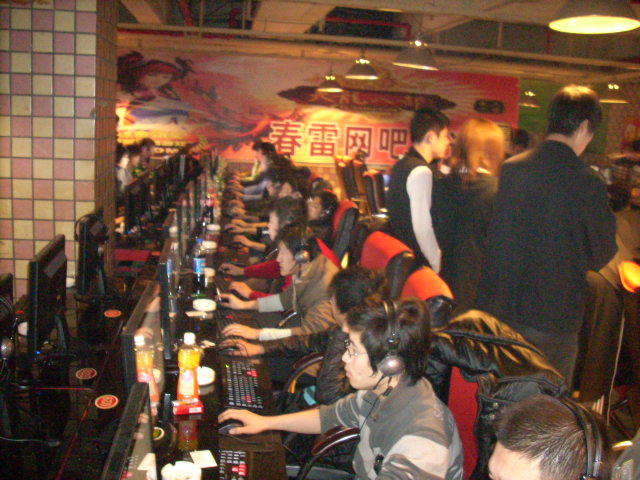 豪华！英雄联盟全球总决赛奖杯由知名品牌蒂芙尼重新塑造